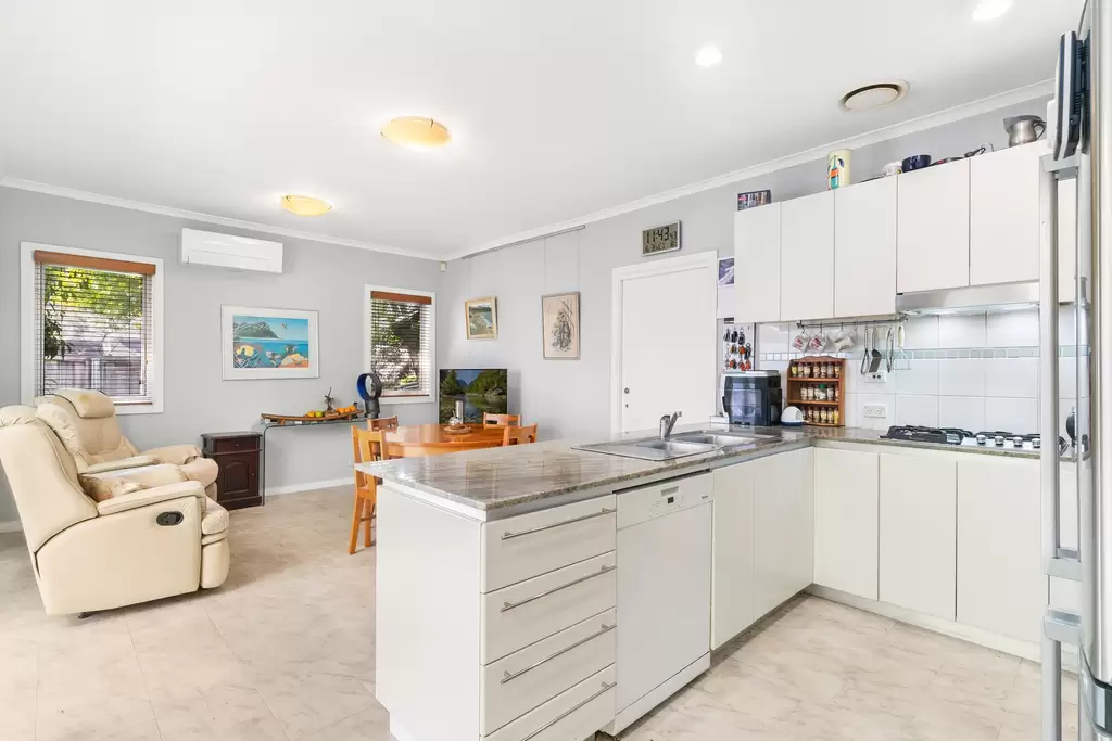 9 Elvstrom Avenue, Newington, Newington - Thumbnail 4