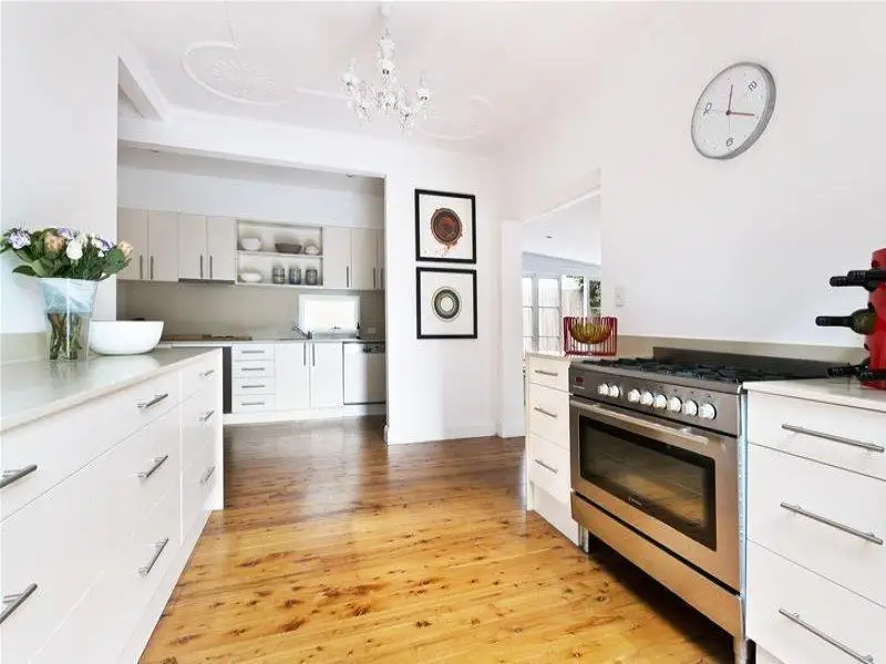1A Bates  Avenue, Paddington, Paddington - Thumbnail 2