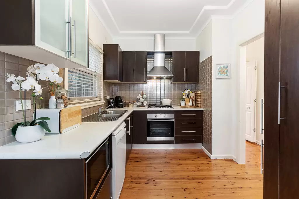8 Parkview Avenue, Belfield, Belfield - Thumbnail 3