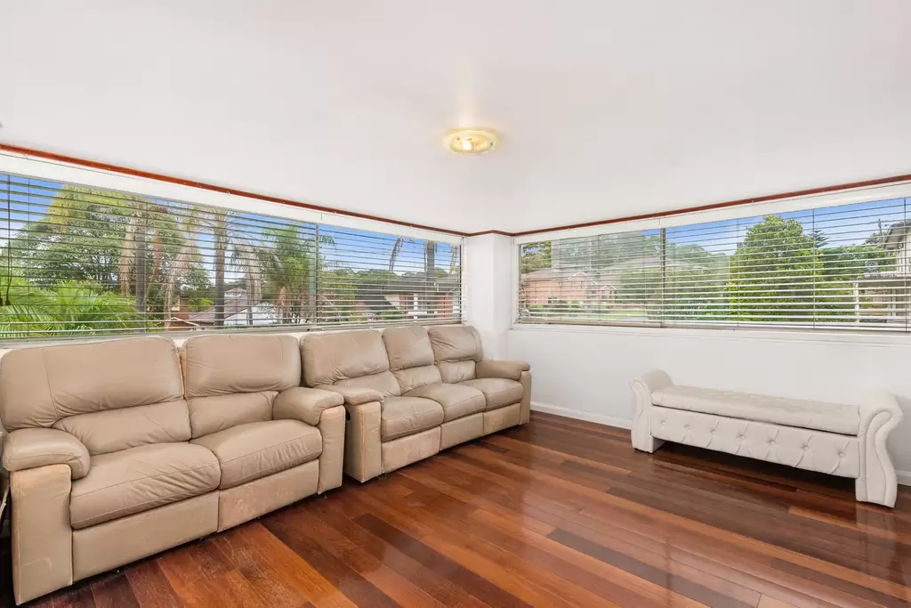 11 Surrey Avenue, Georges Hall, Georges Hall - Thumbnail 4