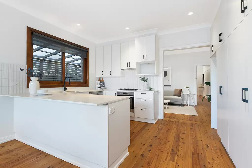 9 Royce Avenue, Croydon, Croydon - Thumbnail 4