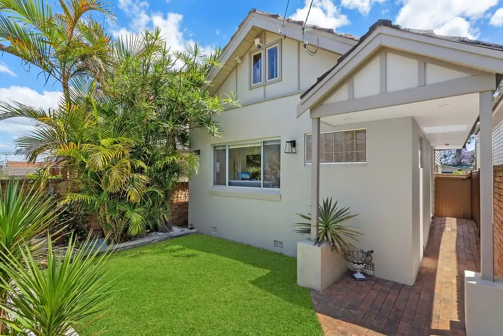 15 Heydon Street, Enfield, Enfield - Image 1