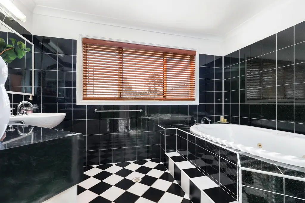 64 Lucinda Avenue, Bass Hill, Bass Hill - Thumbnail 6