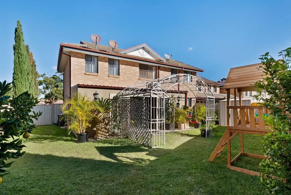 11/16A Balmoral Crescent, Georges Hall, Georges Hall - Image 1