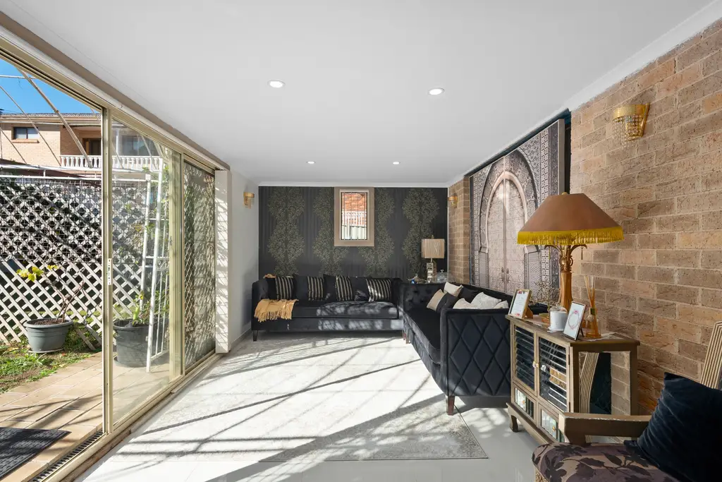 11/16A Balmoral Crescent, Georges Hall, Georges Hall - Thumbnail 3