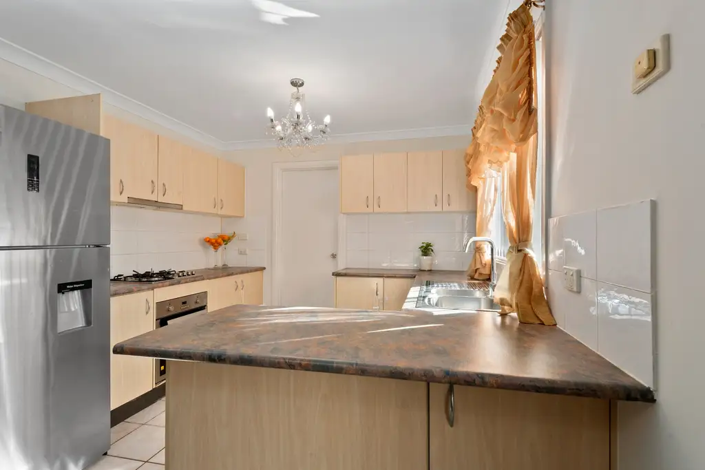 11/16A Balmoral Crescent, Georges Hall, Georges Hall - Thumbnail 4
