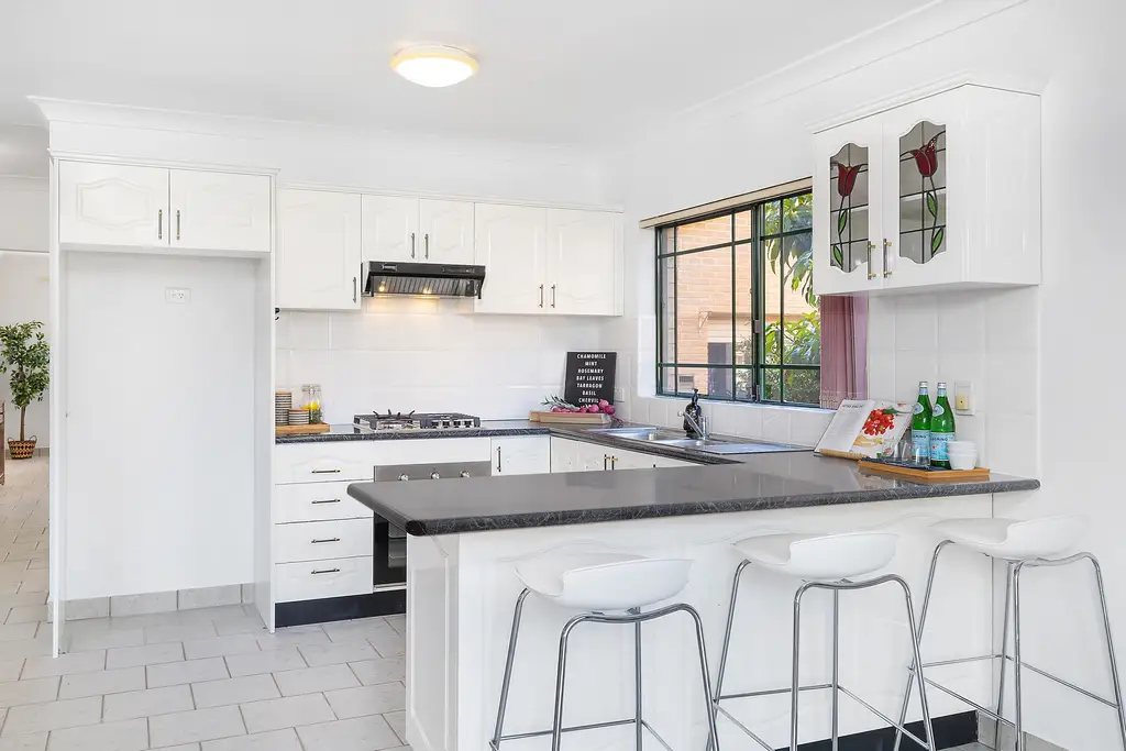 21 Manuka Crescent, Bass Hill, Bass Hill - Thumbnail 2