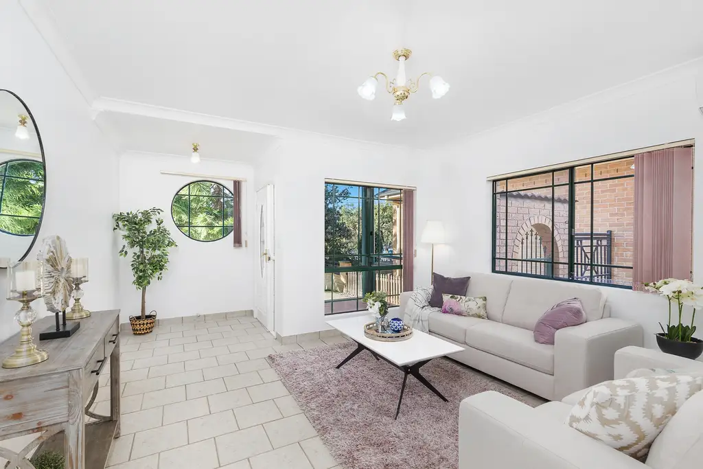 21 Manuka Crescent, Bass Hill, Bass Hill - Thumbnail 3