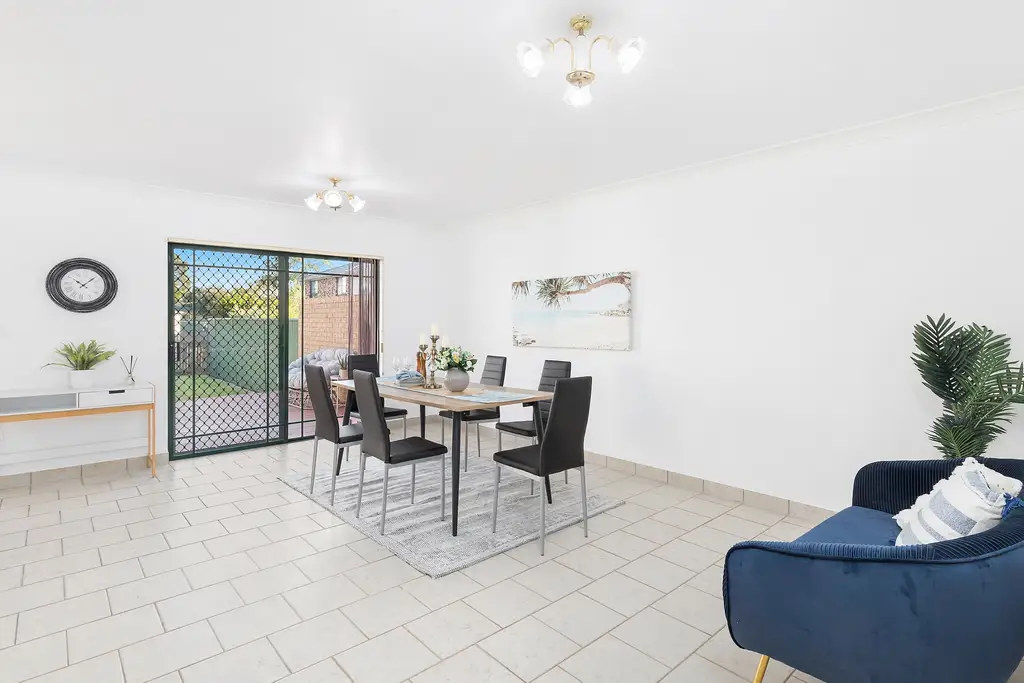 21 Manuka Crescent, Bass Hill, Bass Hill - Thumbnail 4