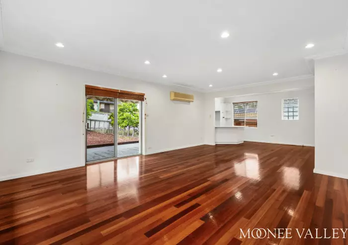 35 Riviera Road, Avondale Heights, Avondale Heights - Thumbnail 4