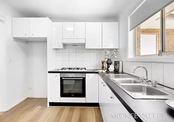 16 Robson Avenue, Avondale Heights, Avondale Heights - Thumbnail 6