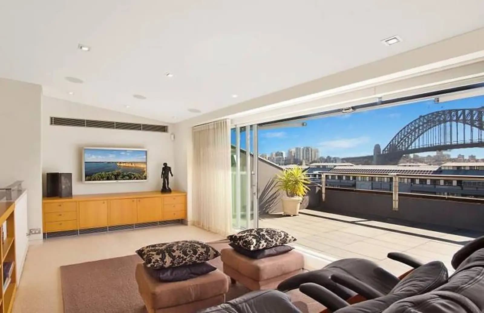 606/19 Hickson Road, Walsh Bay, Walsh Bay - Thumbnail 3