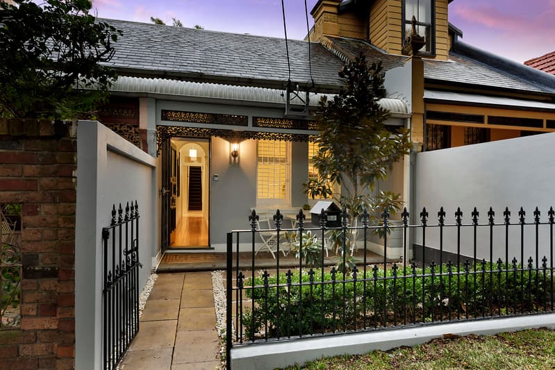 141 Newland  Street, Queens Park, Queens Park - Image 1