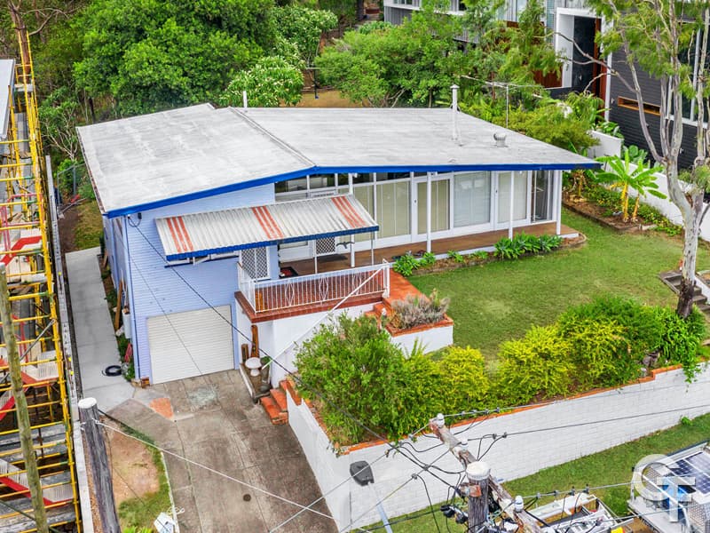 111 Outlook Crescent, Bardon - Thumbnail 4