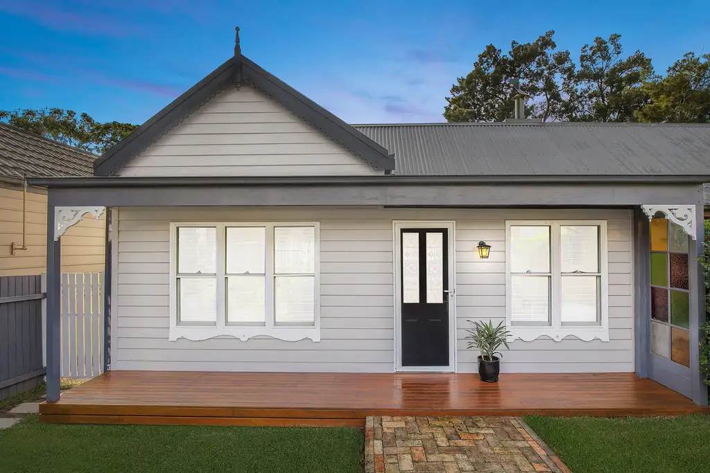 12 Hordern Parade, Croydon, Croydon - Image 1