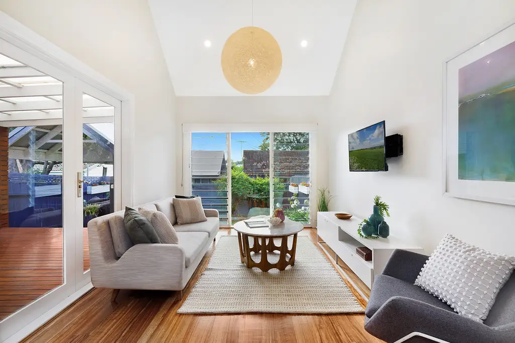 12 Hordern Parade, Croydon, Croydon - Thumbnail 2