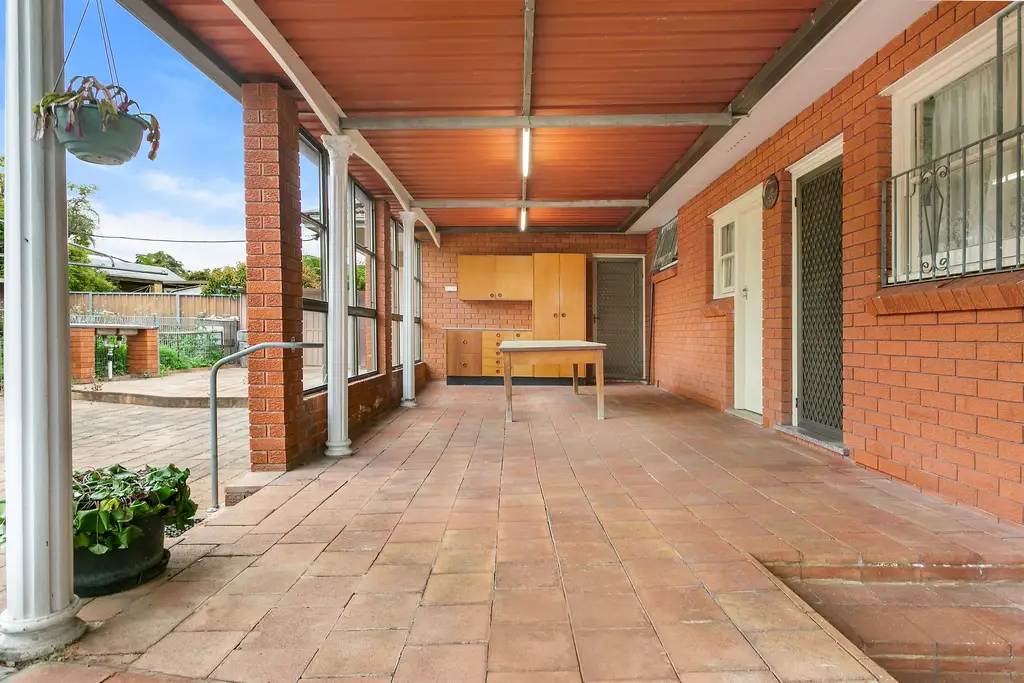 11 Flanagan Avenue, Moorebank, Moorebank - Thumbnail 4
