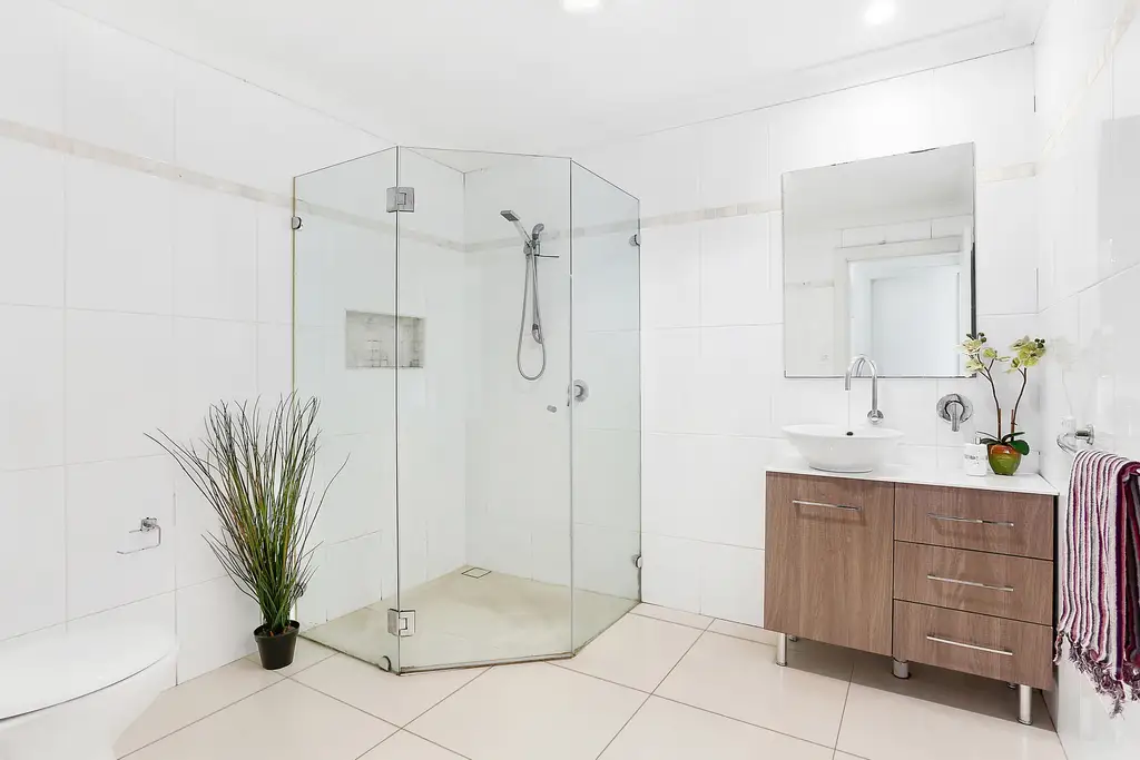 132 Rex Road, Georges Hall, Georges Hall - Thumbnail 6