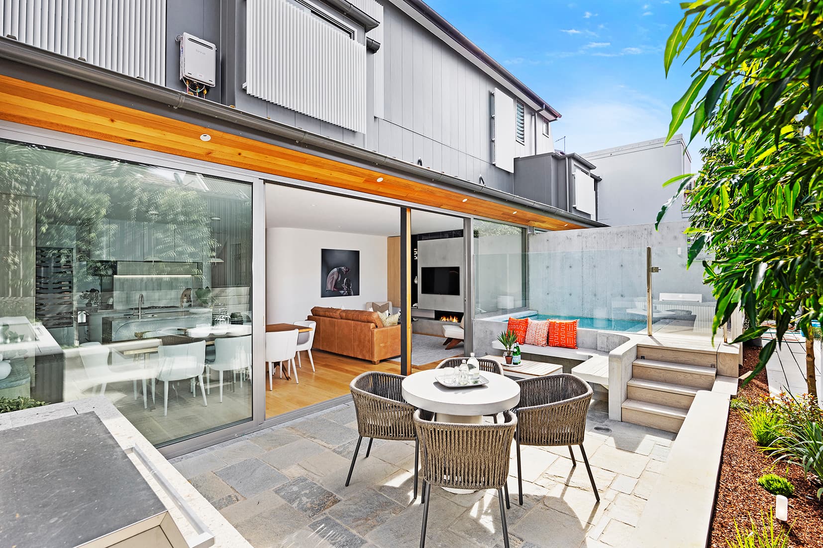 8 Isabella Street, Queens Park, Queens Park - Image 1