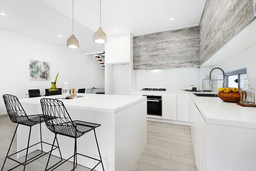 16 Rex Road, Georges Hall, Georges Hall - Thumbnail 2