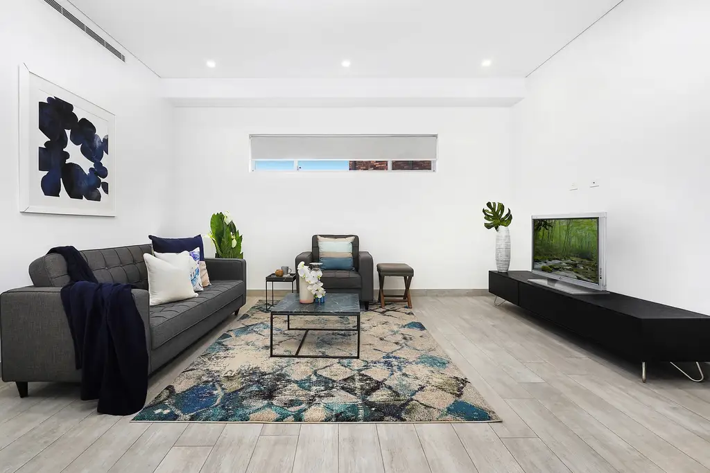 16 Rex Road, Georges Hall, Georges Hall - Thumbnail 3