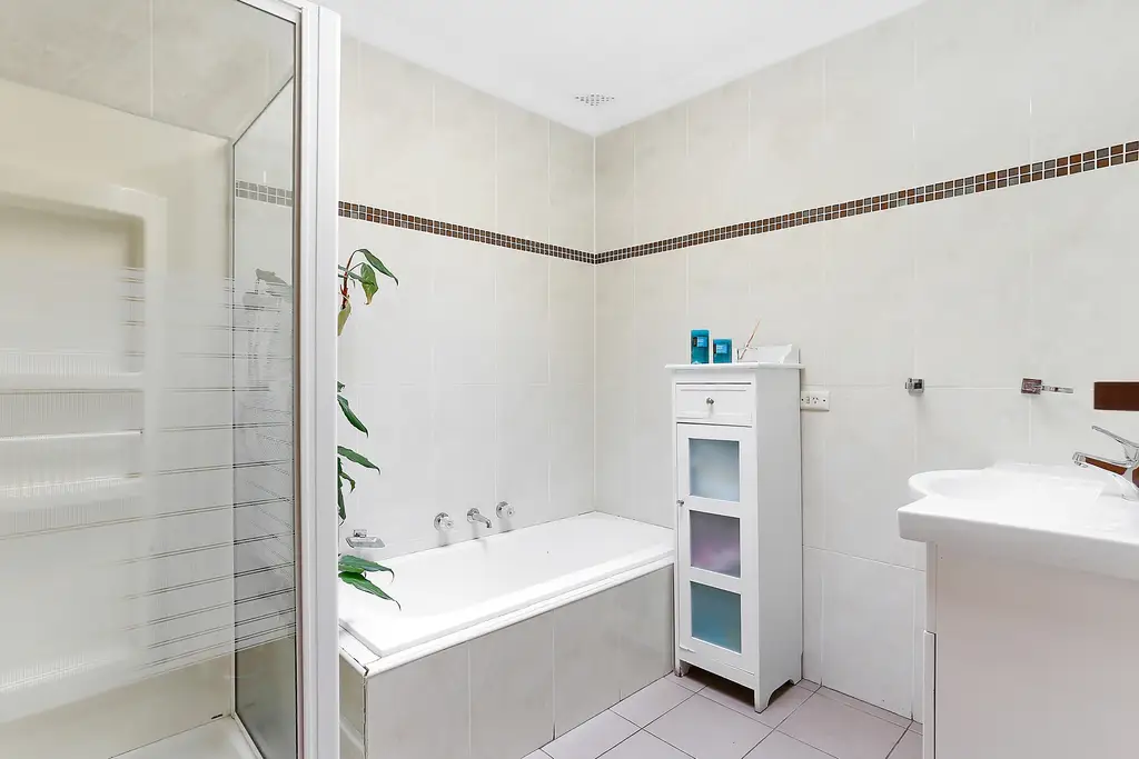 19 Universal Avenue, Georges Hall, Georges Hall - Thumbnail 5