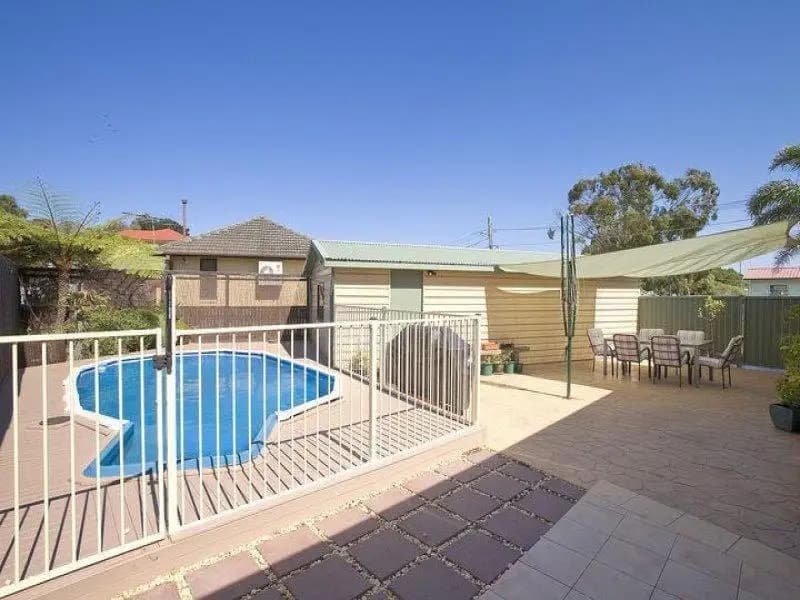 1 Hastings Avenue, Chifley, Chifley - Image 1