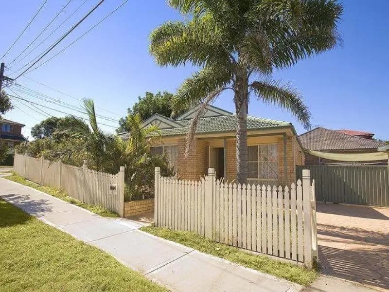1 Hastings Avenue, Chifley, Chifley - Thumbnail 2