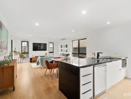 13 Forton Crescent, Cranbourne West, VIC, 3977, Cranbourne West - Thumbnail 5