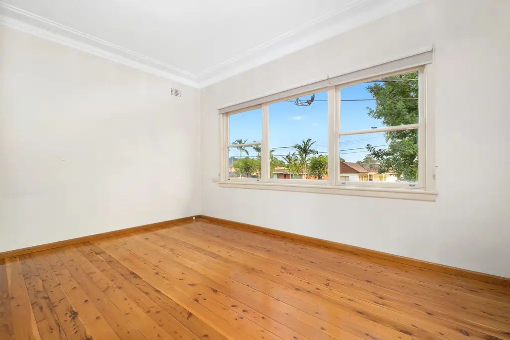 141 Birdwood Road, Georges Hall, Georges Hall - Thumbnail 4