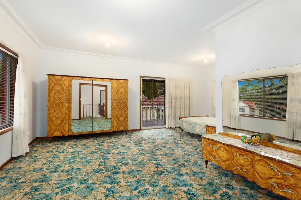 33 Wyatt Avenue, Burwood, Burwood - Thumbnail 3