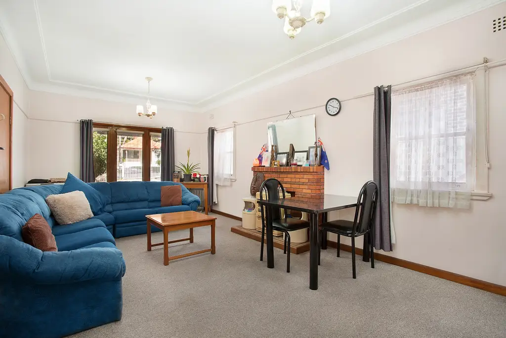 42 Armitree Street, Kingsgrove, Kingsgrove - Thumbnail 3
