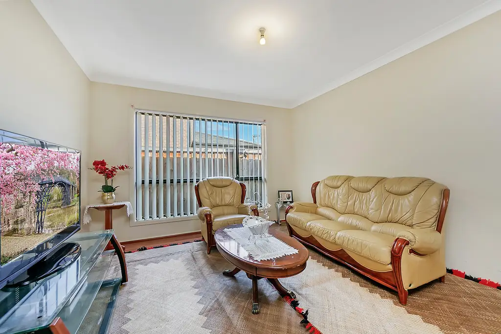 31 Burringoa Crescent, Colebee, Colebee - Thumbnail 2