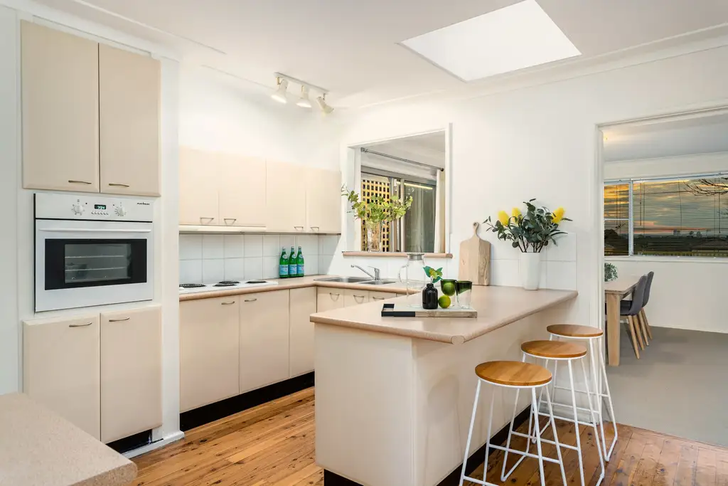 10 Anembo Avenue, Georges Hall, Georges Hall - Thumbnail 3