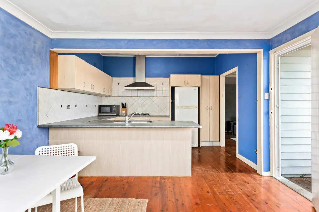 4 Napoleon Road, Greenacre, Greenacre - Thumbnail 2