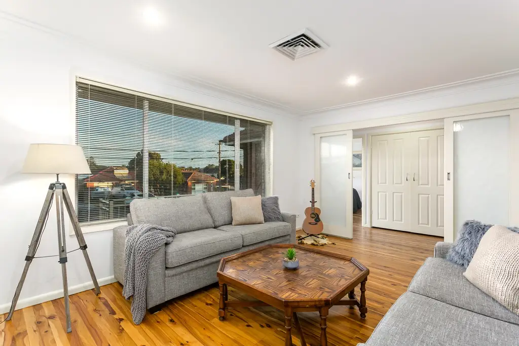 70 Caroline Crescent, Georges Hall, Georges Hall - Thumbnail 2