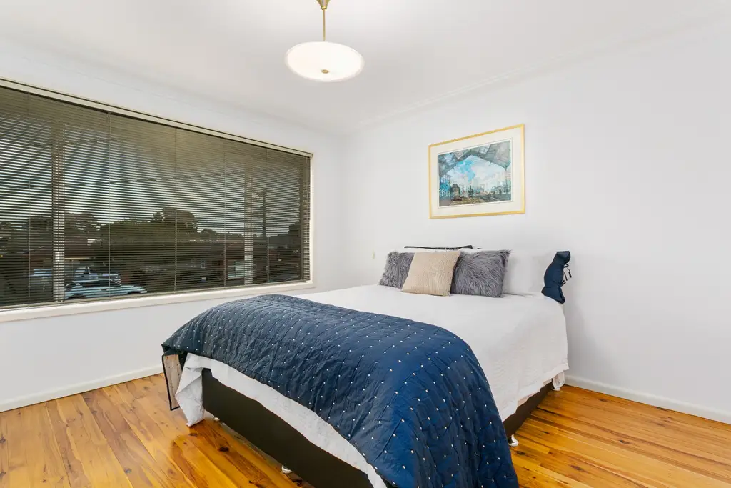 70 Caroline Crescent, Georges Hall, Georges Hall - Thumbnail 4