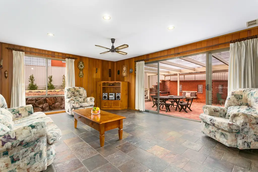 70 Caroline Crescent, Georges Hall, Georges Hall - Thumbnail 5