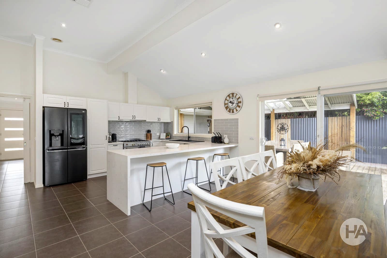 5 Banksia Crescent, TYABB, Tyabb - Thumbnail 2