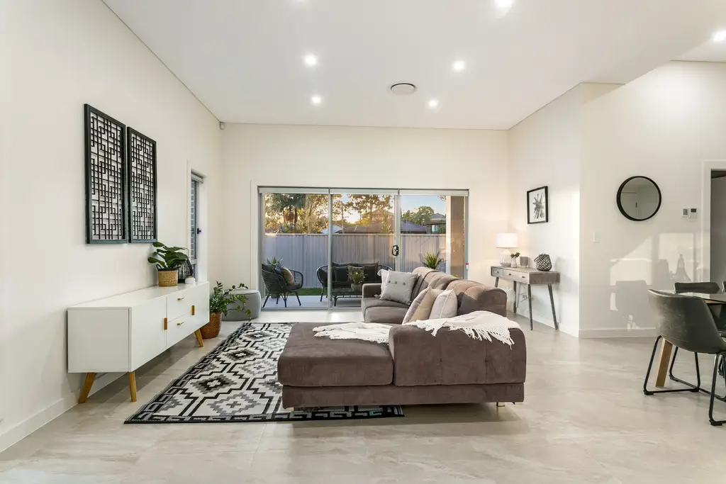 16 Lincoln Road, Georges Hall, Georges Hall - Image 1