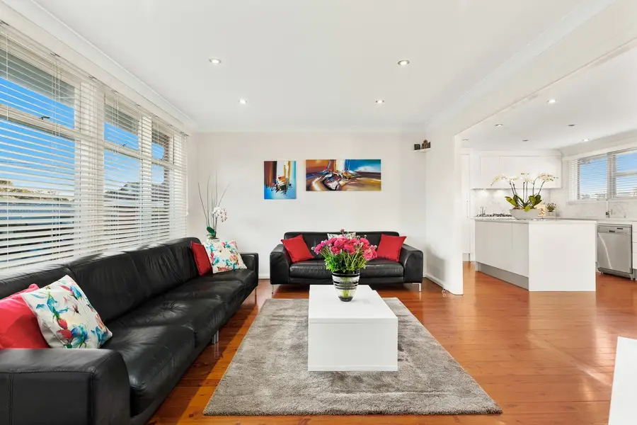 13 Universal Avenue, Georges Hall, Georges Hall - Thumbnail 2