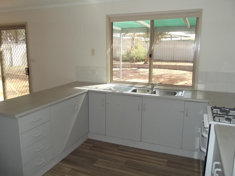 11 MYALL STREET
ROXBY DOWNS SA 5725, Roxby Downs - Thumbnail 2
