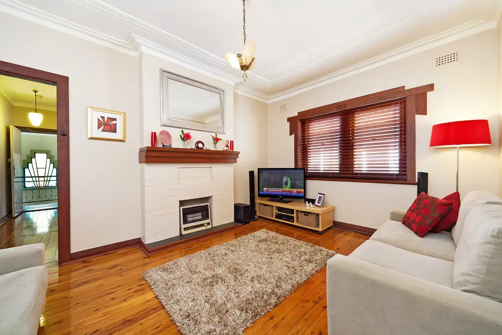 3/10  Grainger Avenue, Ashfield, Ashfield - Thumbnail 2