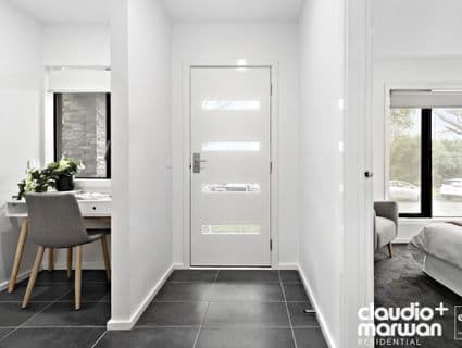 404, Oak Park - Thumbnail 2