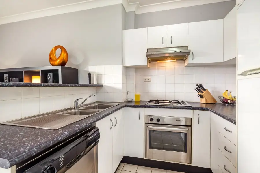 11/16 Sadlier Crescent, Petersham, Petersham - Thumbnail 4