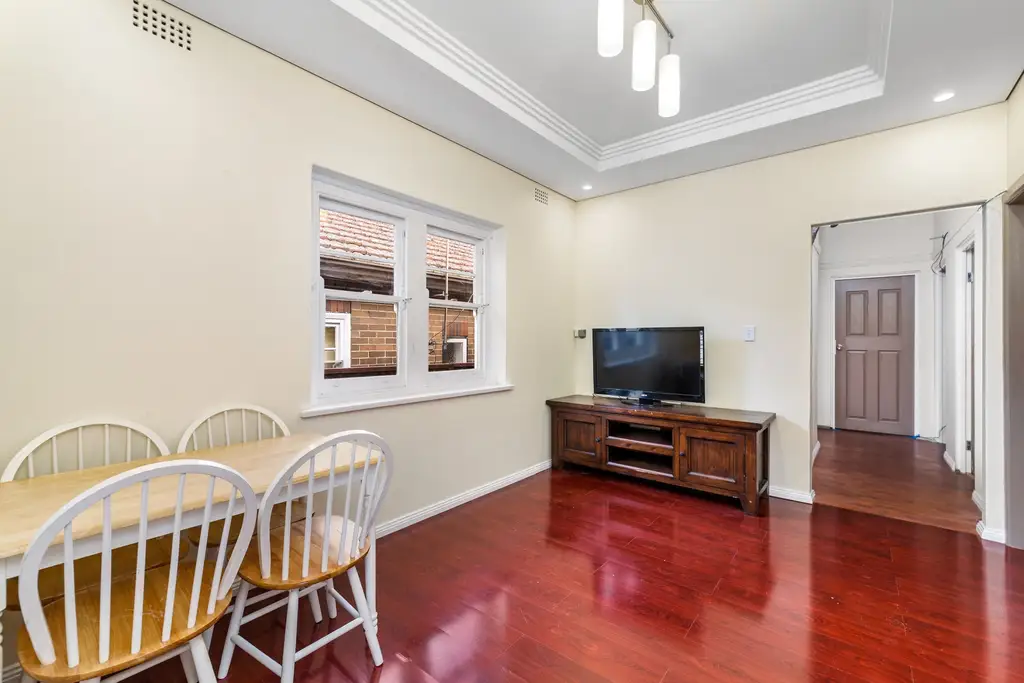 8a Gladstone Street, Burwood, Burwood - Thumbnail 2