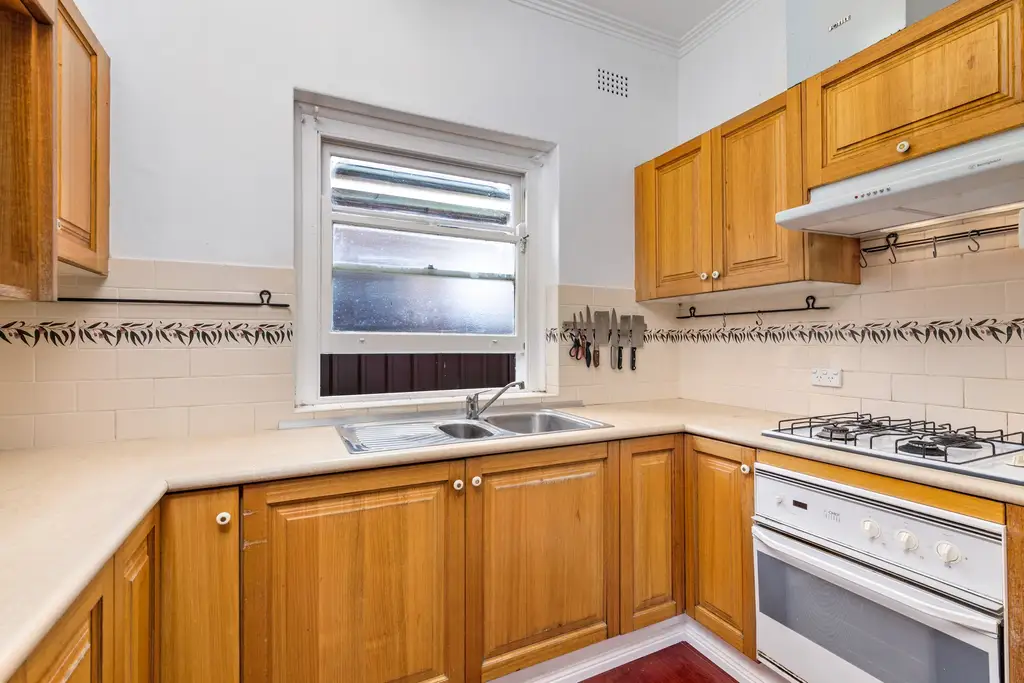 8a Gladstone Street, Burwood, Burwood - Thumbnail 3