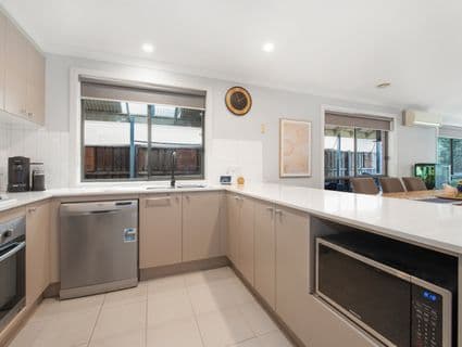 18 Devine Drive, Pakenham, VIC, 3810, Pakenham - Thumbnail 2