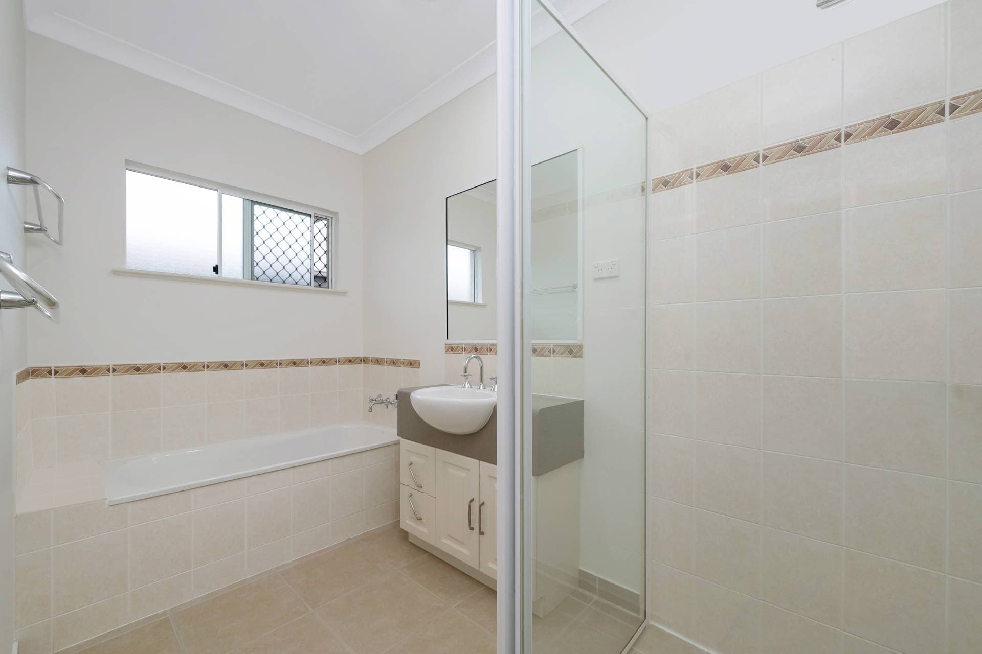 19 Woodwark Dr, Bushland Beach QLD, Bushland Beach - Thumbnail 6