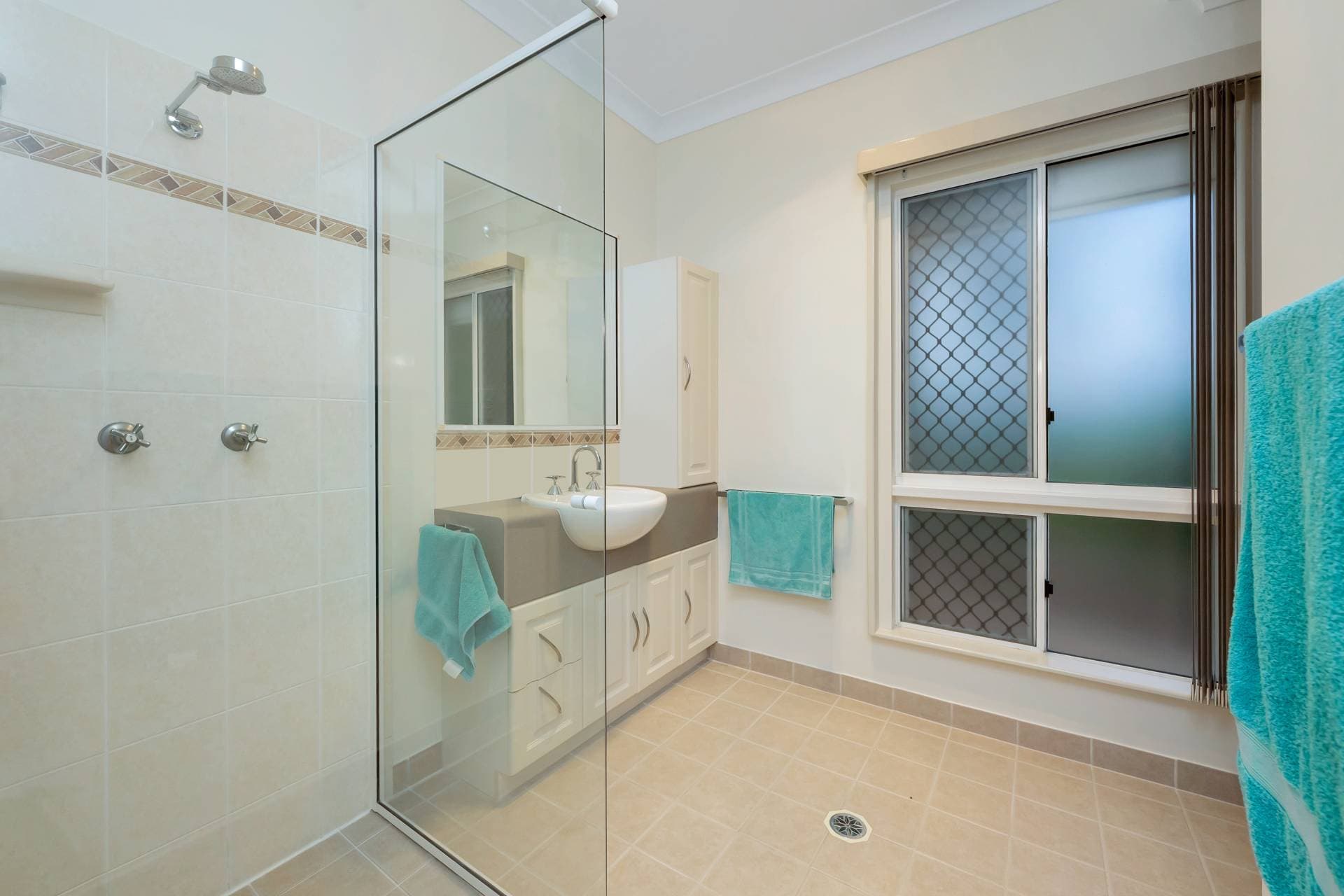 19 Woodwark Dr, Bushland Beach QLD, Bushland Beach - Thumbnail 8